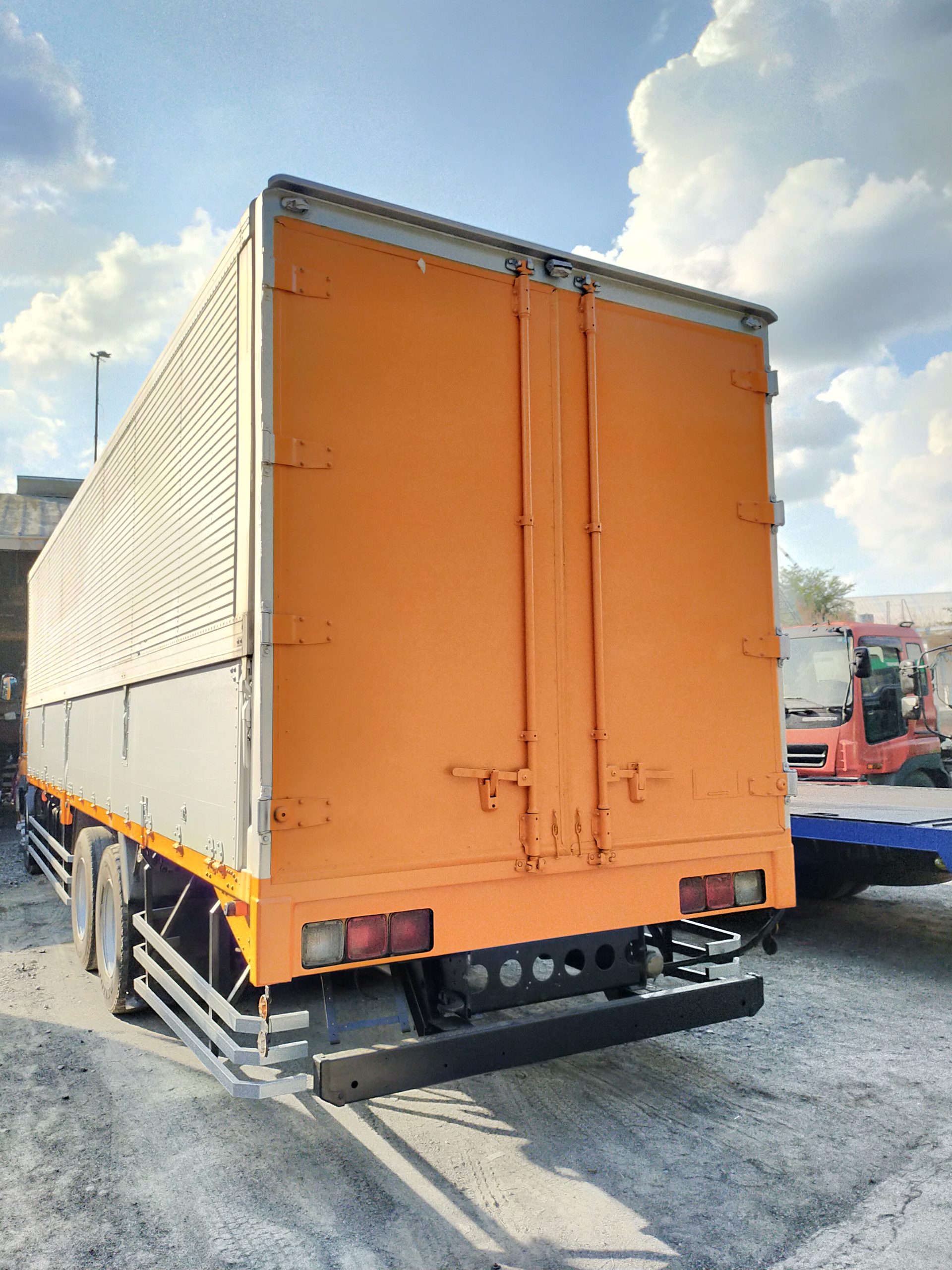 ISUZU GIGA WING VAN