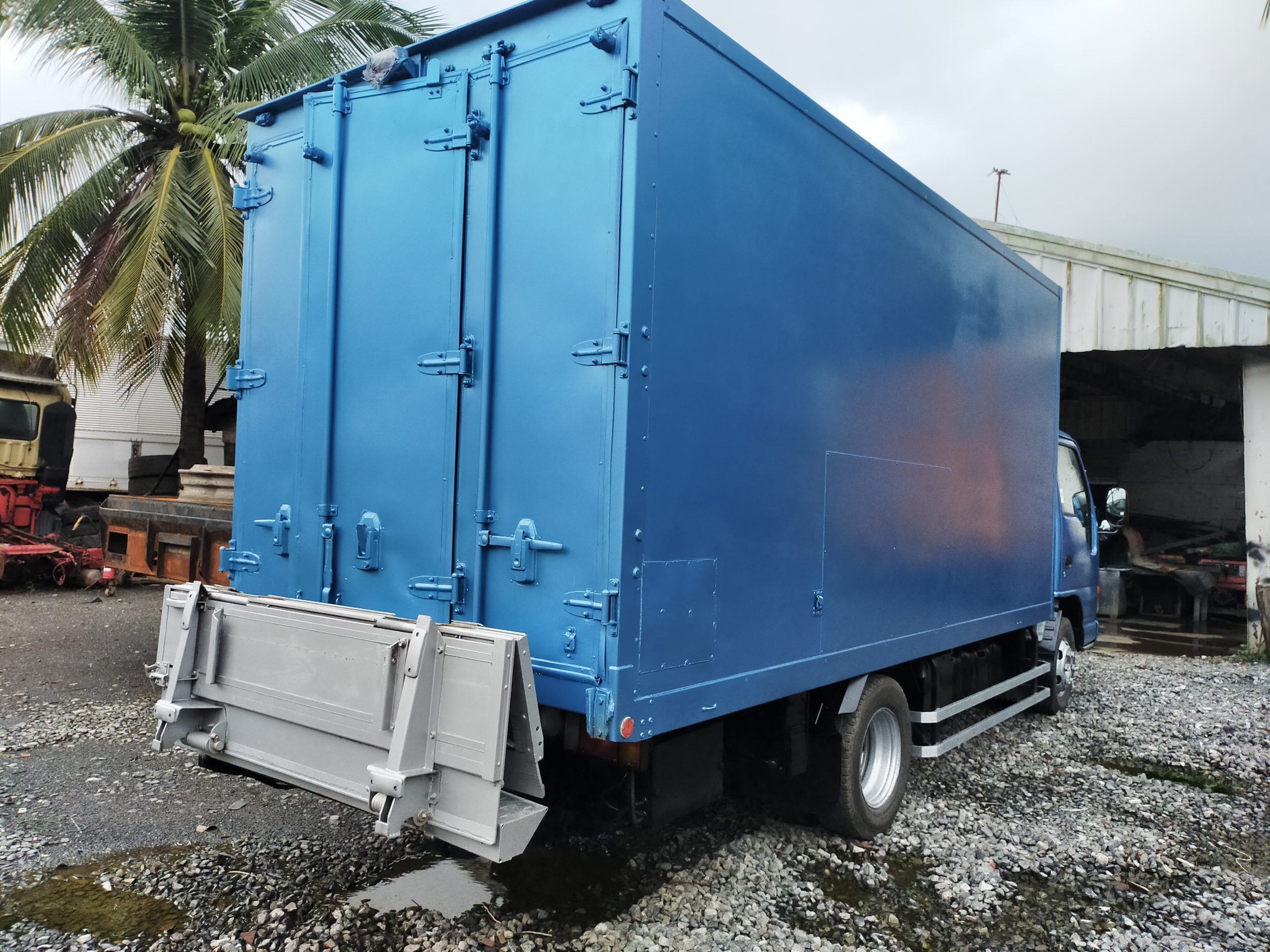ISUZU ELF REFRIGERATOR VAN
