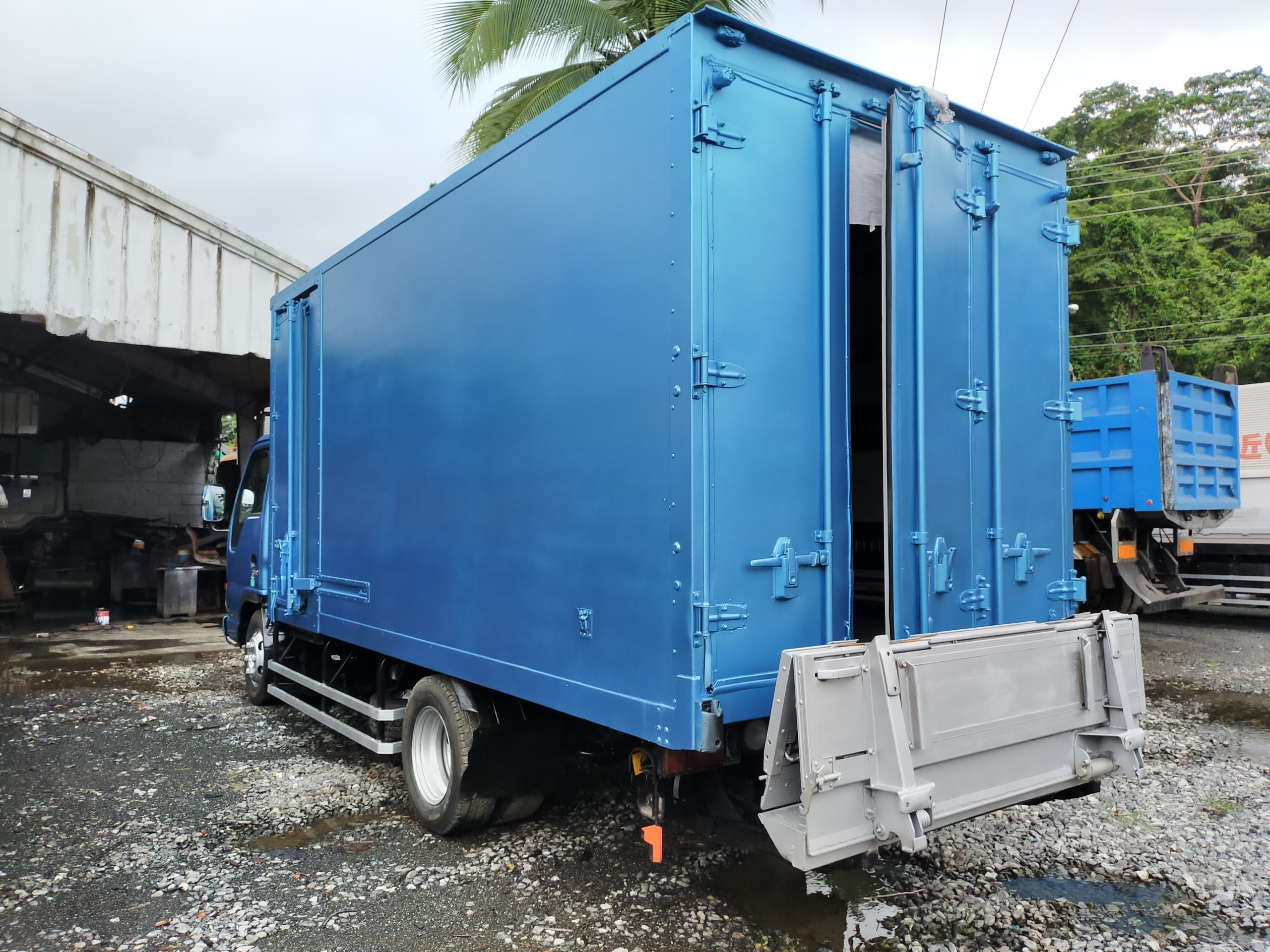 ISUZU ELF REFRIGERATOR VAN
