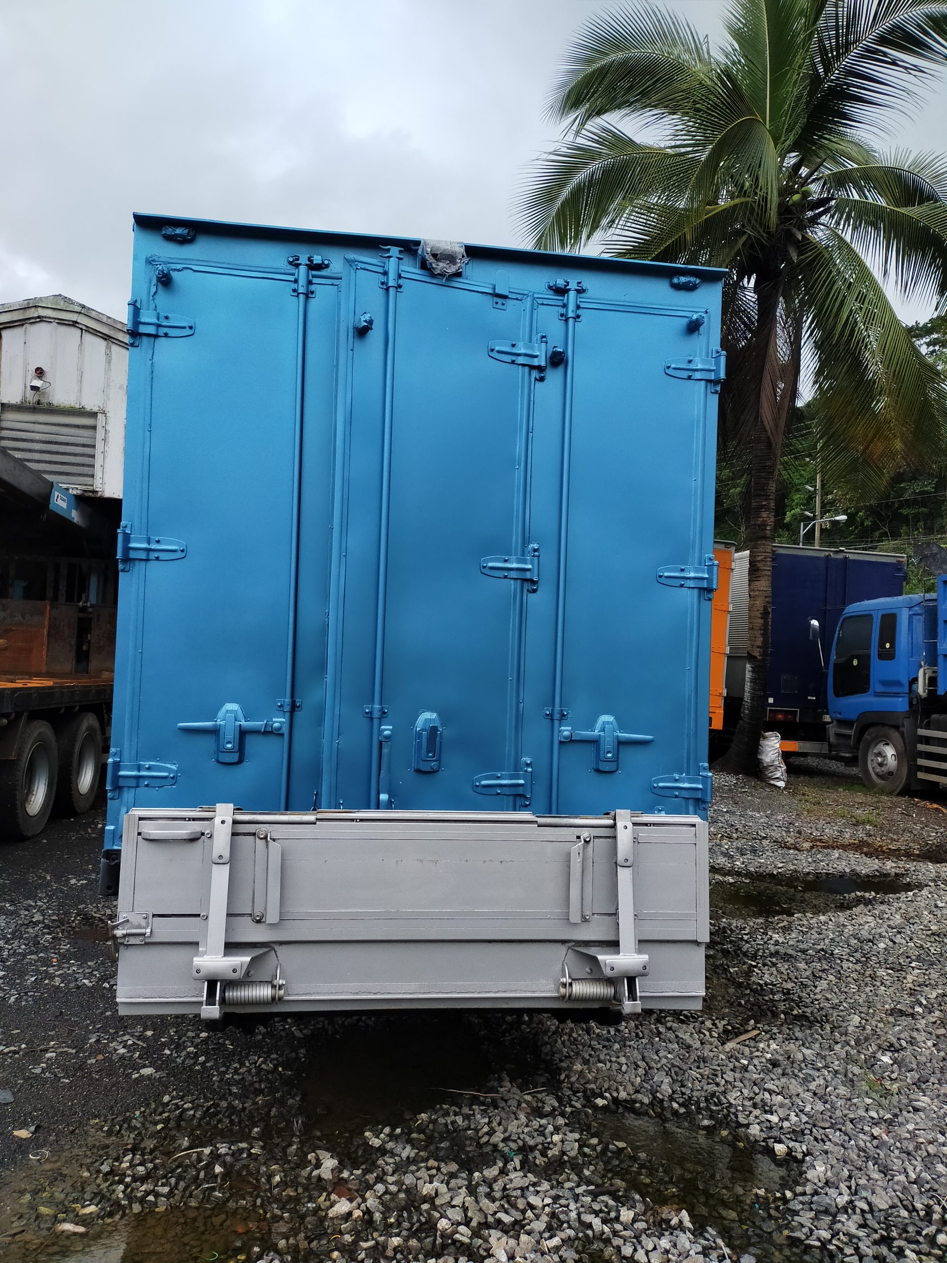 ISUZU ELF REFRIGERATOR VAN