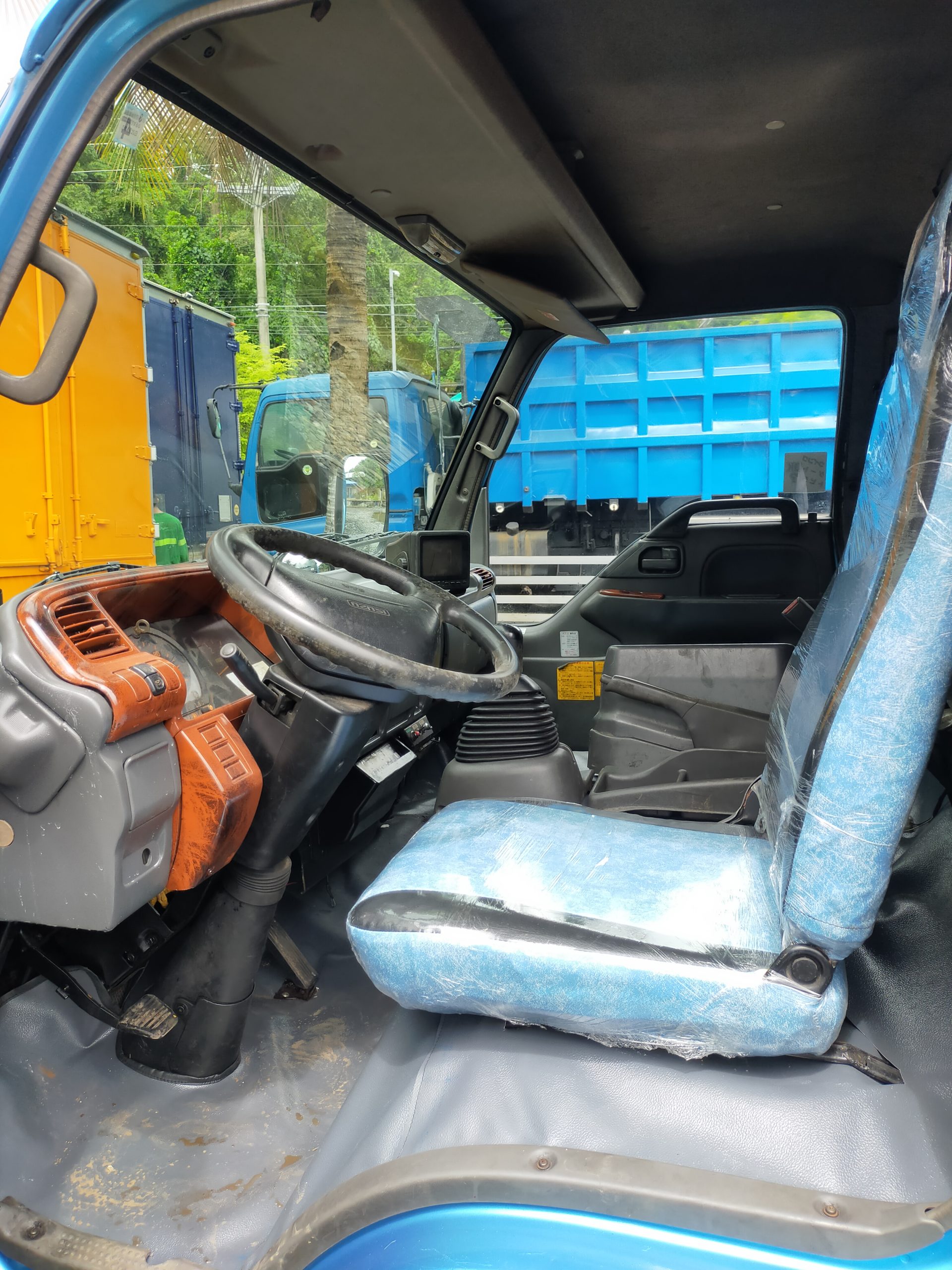 ISUZU ELF REFRIGERATOR VAN