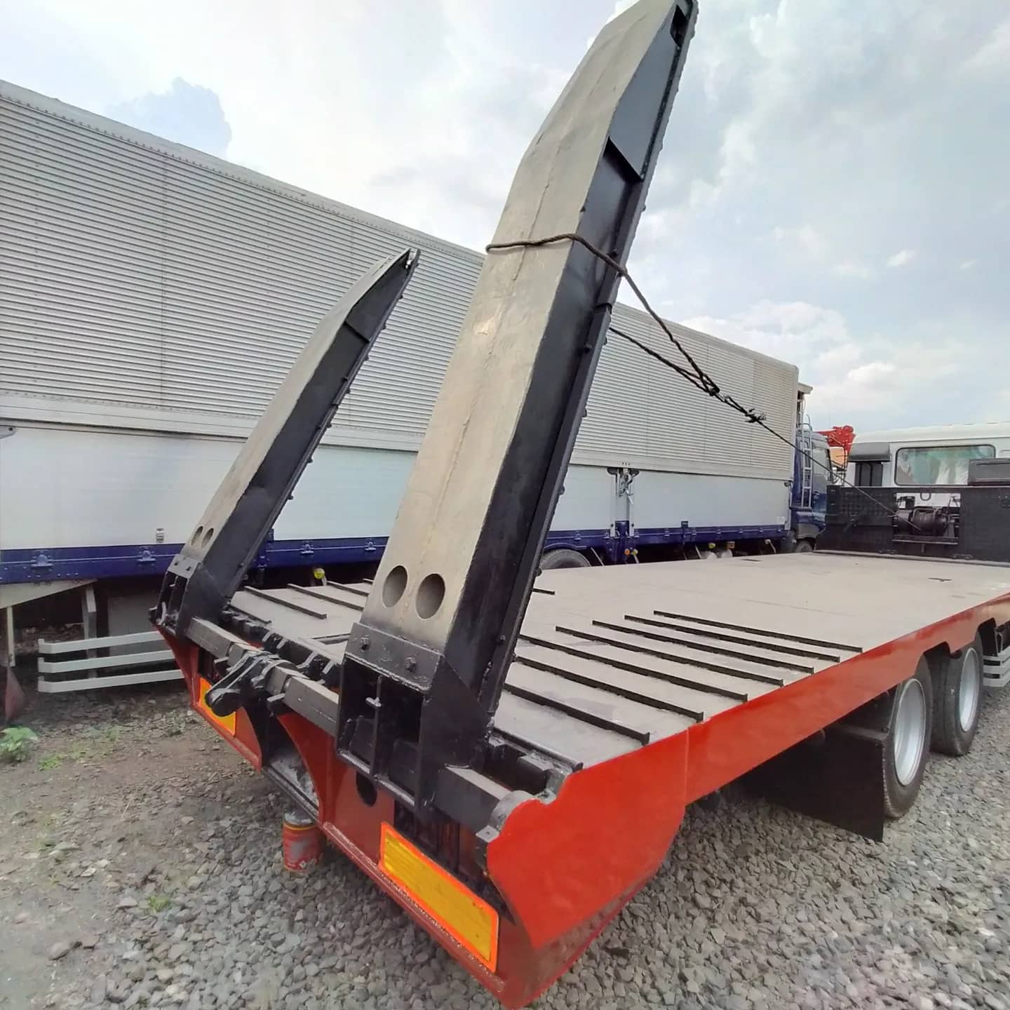 FUSO SELF LOADER 12W