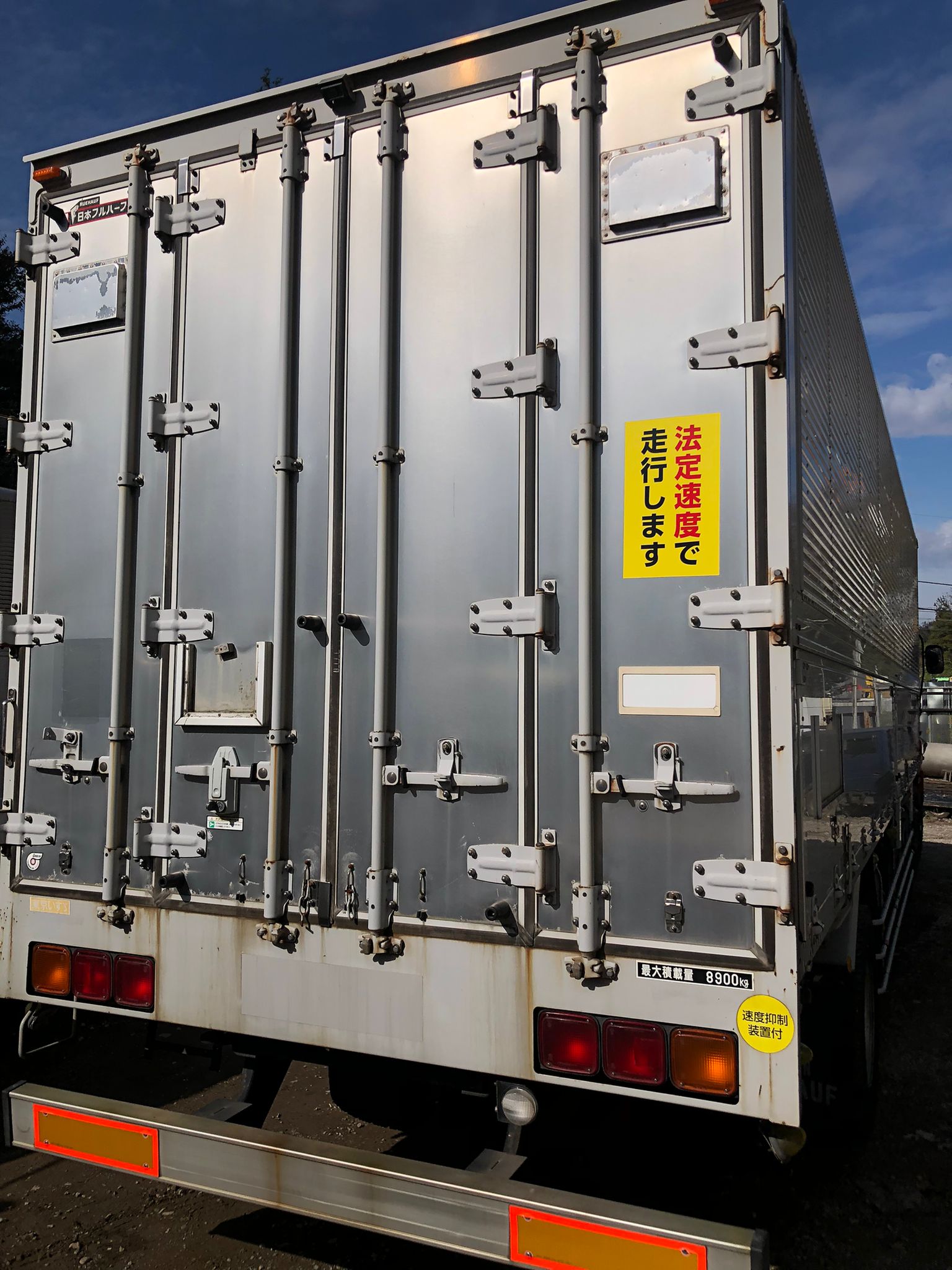 Isuzu Giga Wing Van